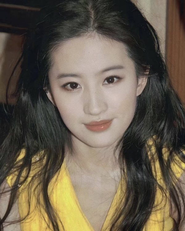 黄金炒股配资网 刘亦菲早年大胆旧照被扒！下半身成焦点，网友：仙女也曾有＂堕落＂时刻？